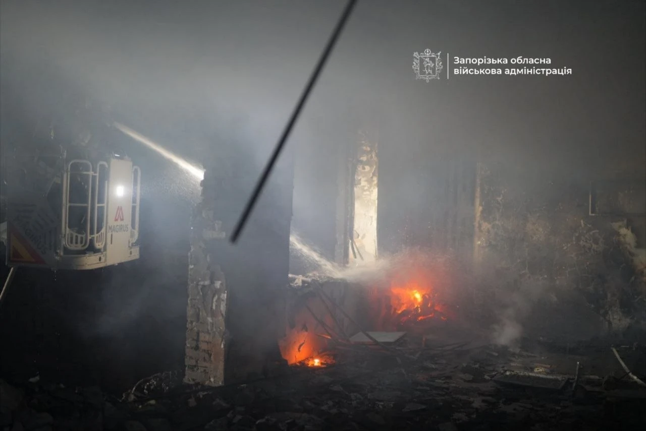 Наслідки удару російських безпілотників по Запоріжжю — пошкоджені будівлі та пожежі (фото від очільника Запорізької ОВА Івана