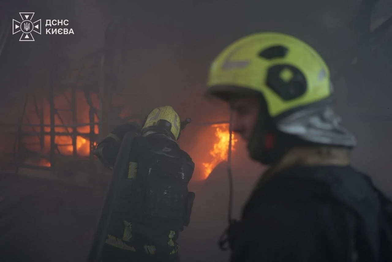 Наслідки балістичного удару по житлових будинках і цивільній інфраструктурі Києва