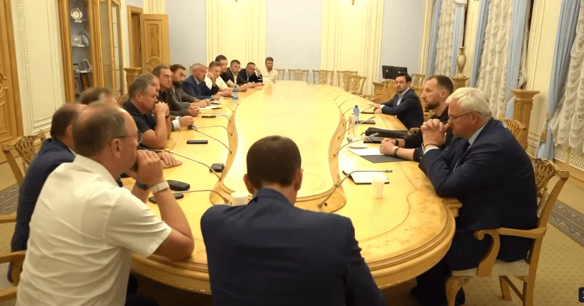 Андрій Сибіга та Євгеній Хмара на зустрічі з народними депутатами у Верховній Раді, Київ, 18 серпня 2026 року